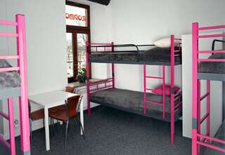Хостелы Rodmos Hostel Люблин Спальное место на двухъярусной кровати в общем номере для мужчин и женщин-4