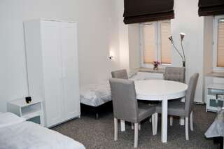 Хостелы Rodmos Hostel Люблин Односпальная кровать в общем номере для мужчин и женщин-1